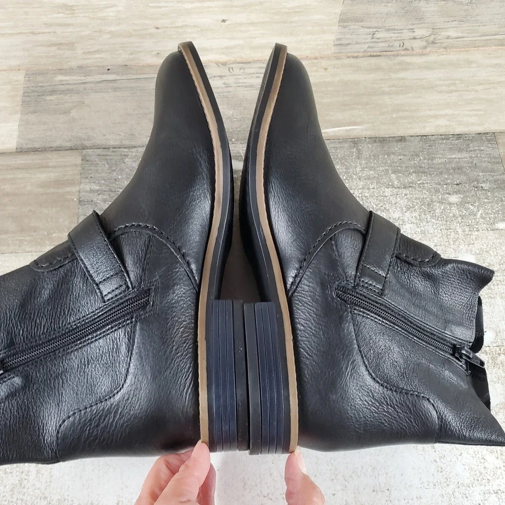 Clarks Camzin Loop Womens Boots Sz 8 M Black Leather Side Zip Low-Block Heel